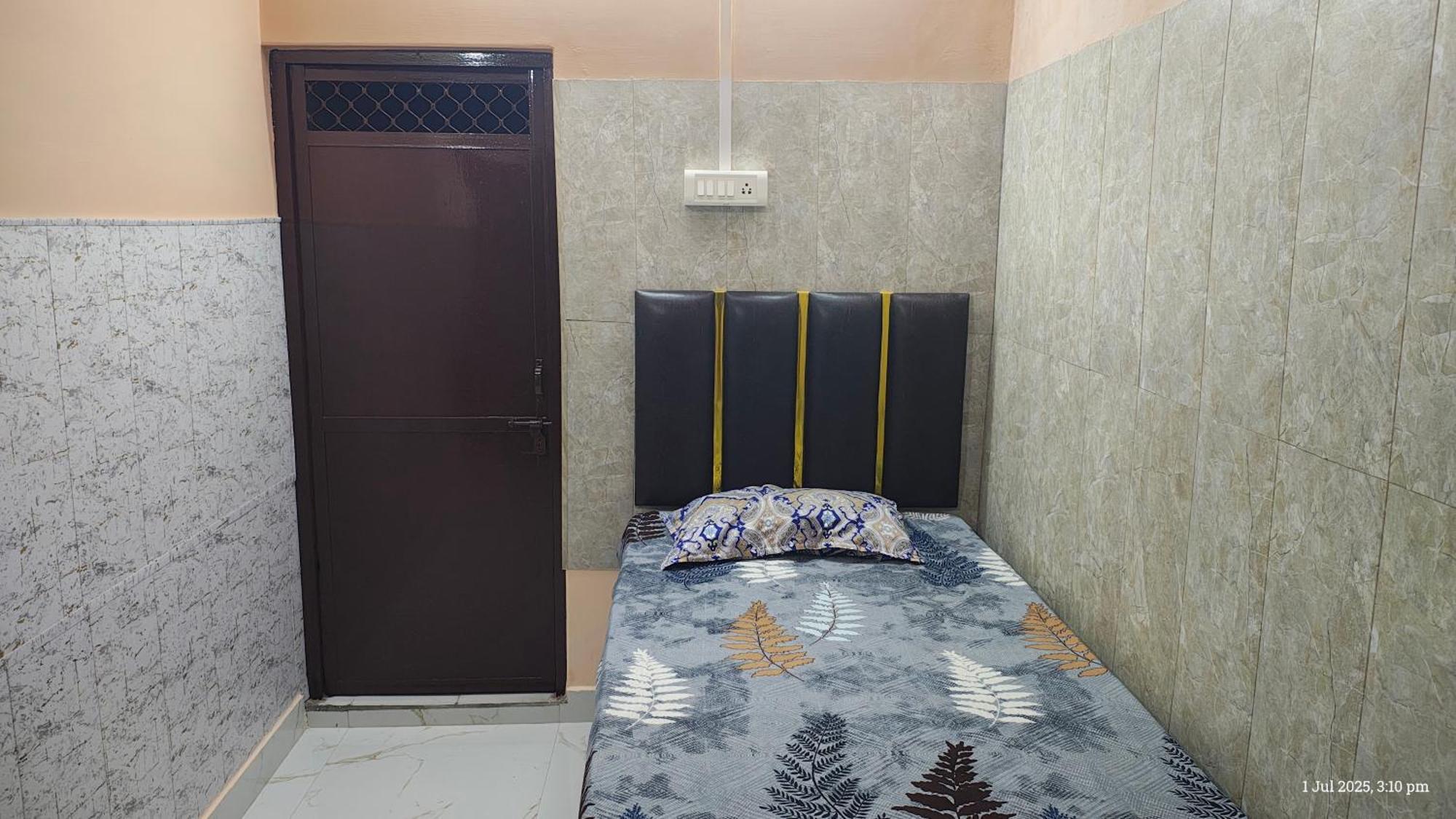 Radha Krishna Homestay *
